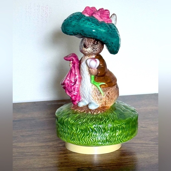 Benjamin Bunny Music Box Vintage Schmid Rotating Peter Rabbit Figurine - Picture 1 of 12